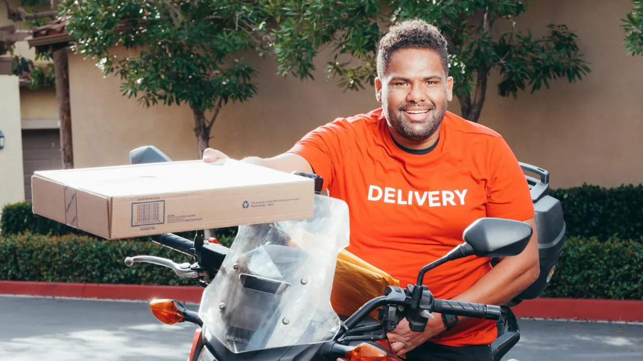 Clock Happy Courier