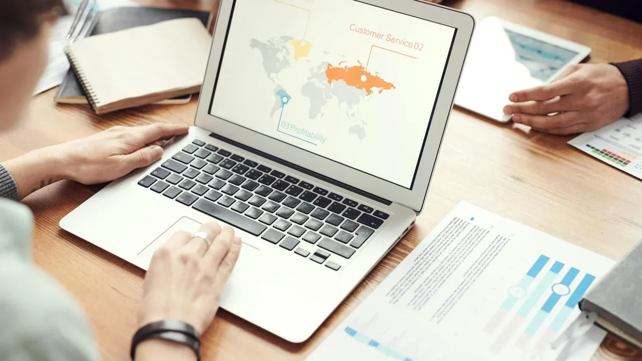 Global Connection Laptop Home