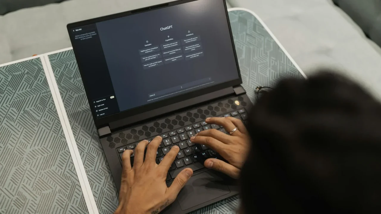 Laptop Online Application