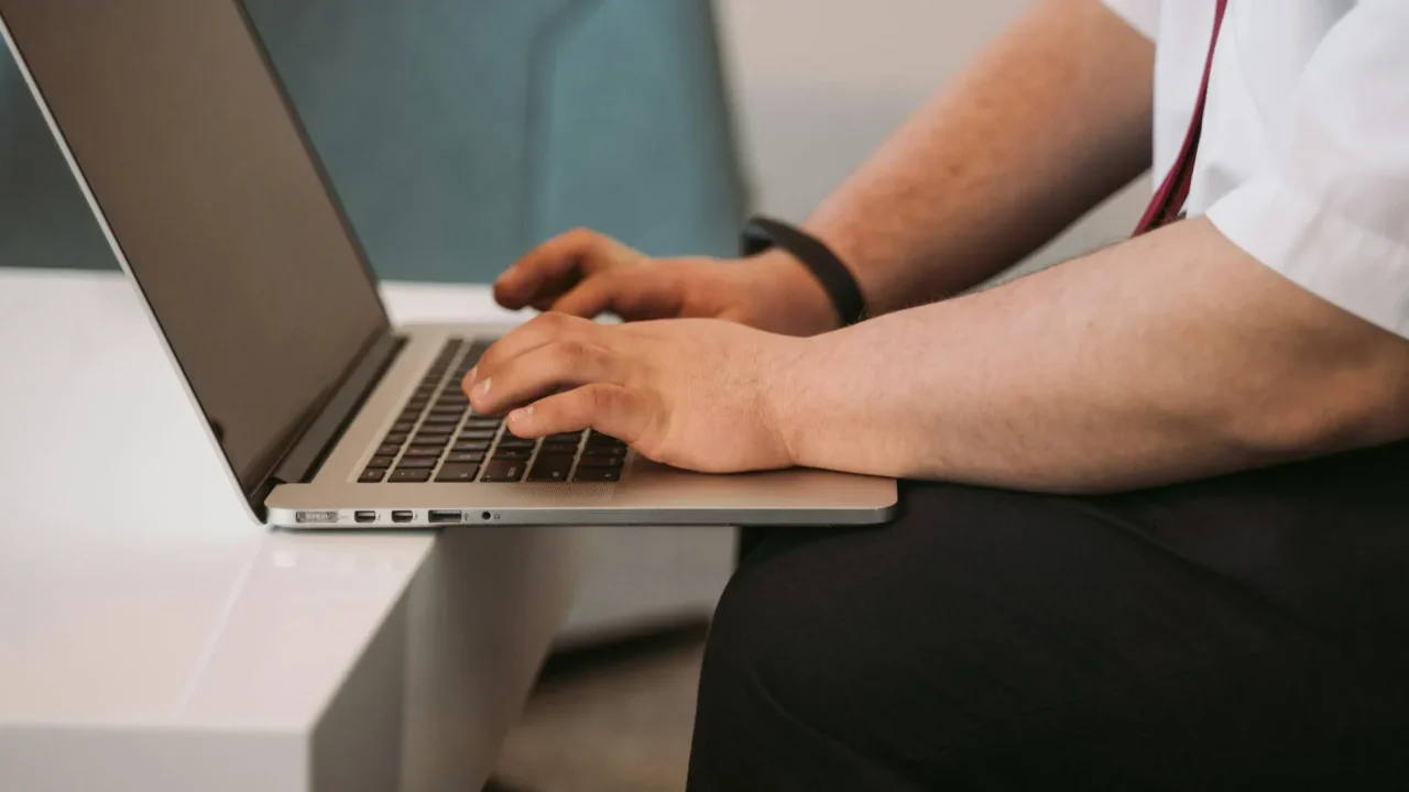 Online Form Laptop