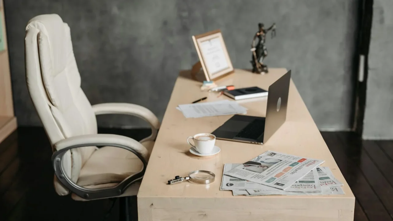 Resume Office Desk