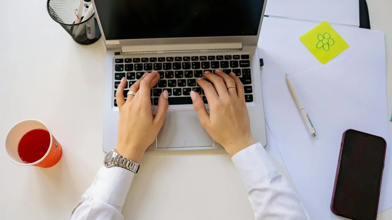 Resume Paper Typing Laptop