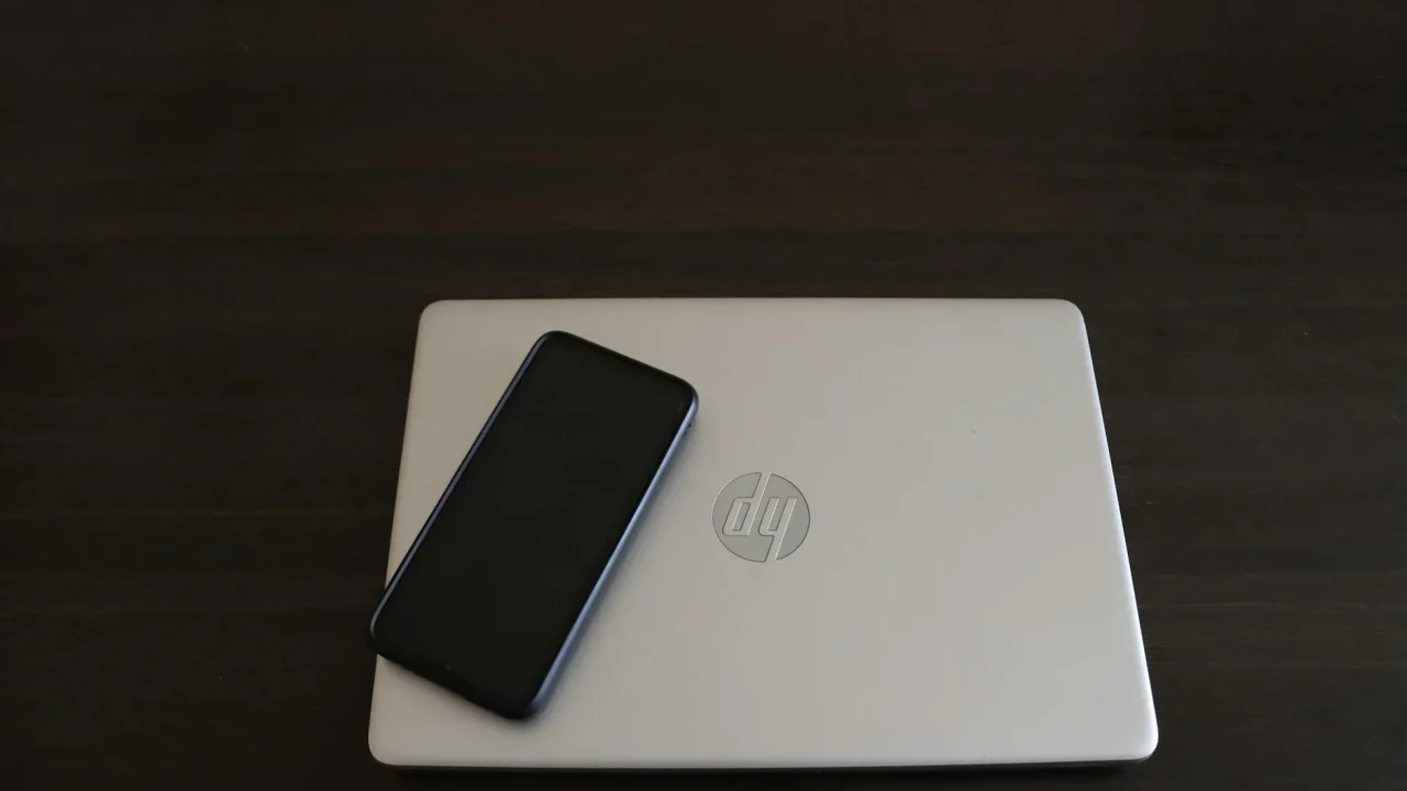 Smartphone Laptop