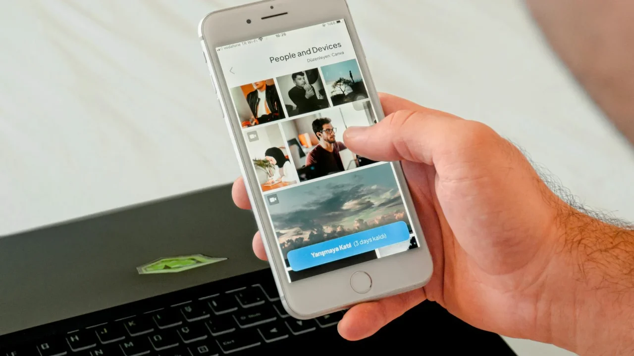 Smartphone Laptop Job Search