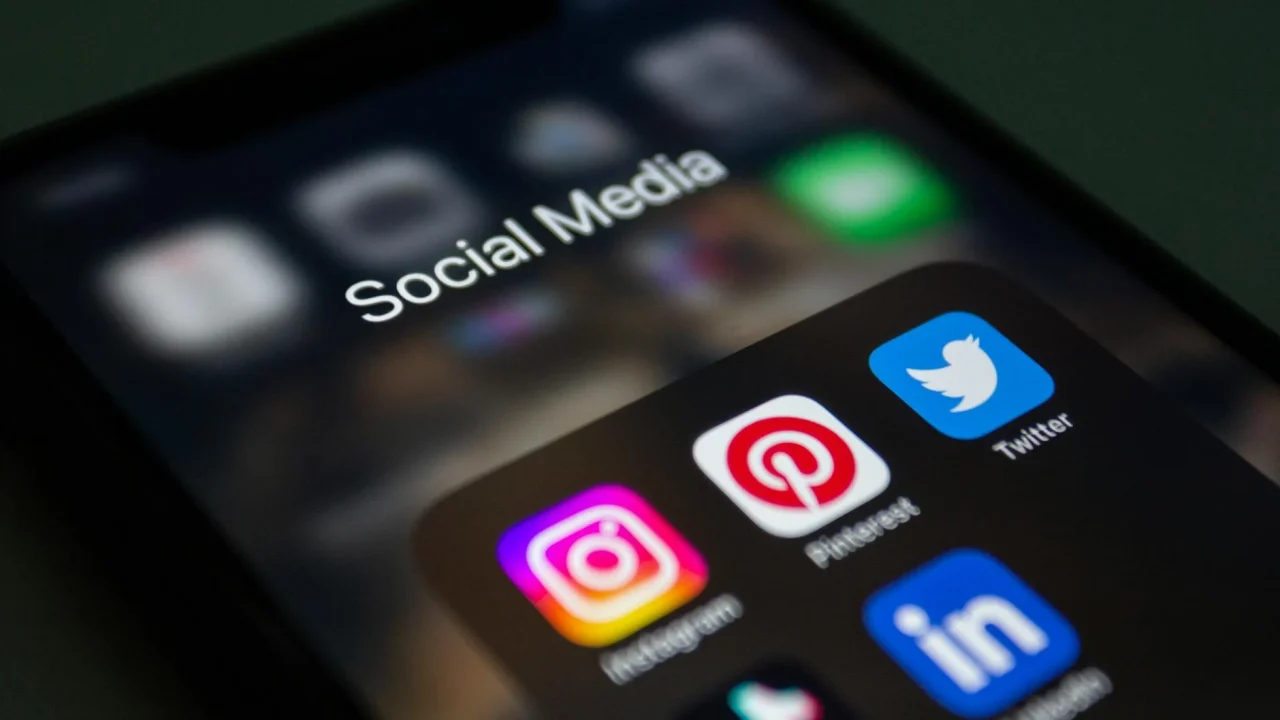 Smartphone Social Media