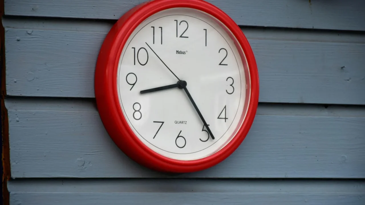 Clock Email
