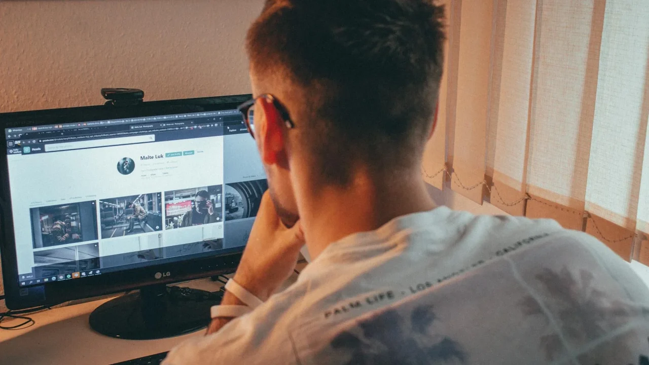 Computer Screen Website