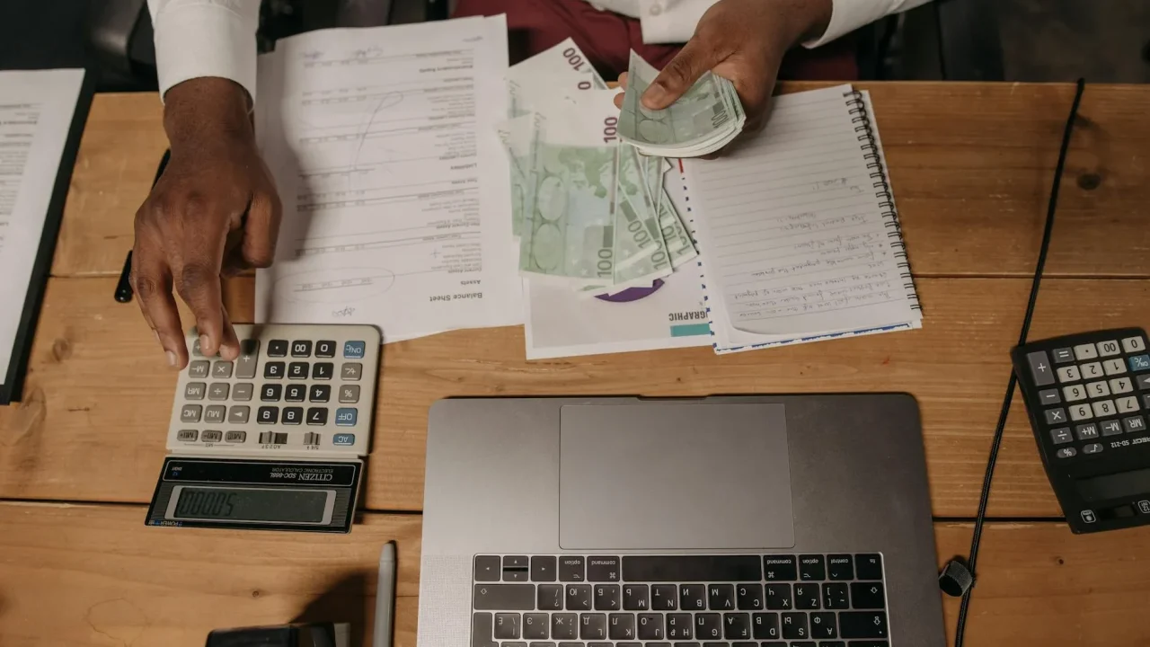 Flexible Schedule Money Worker