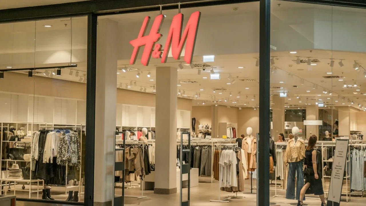 Shopping Mall Retail Store