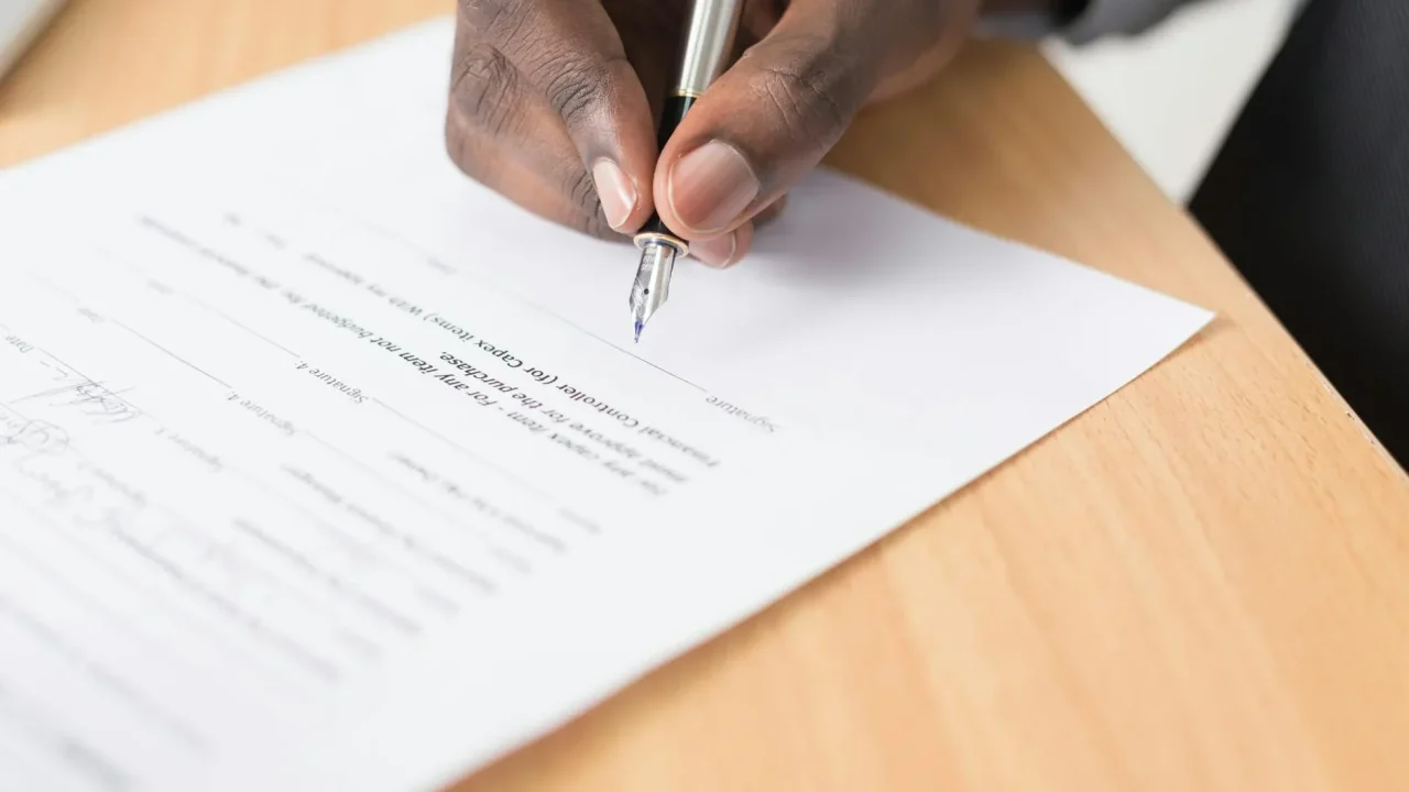 Signature Contract Paper