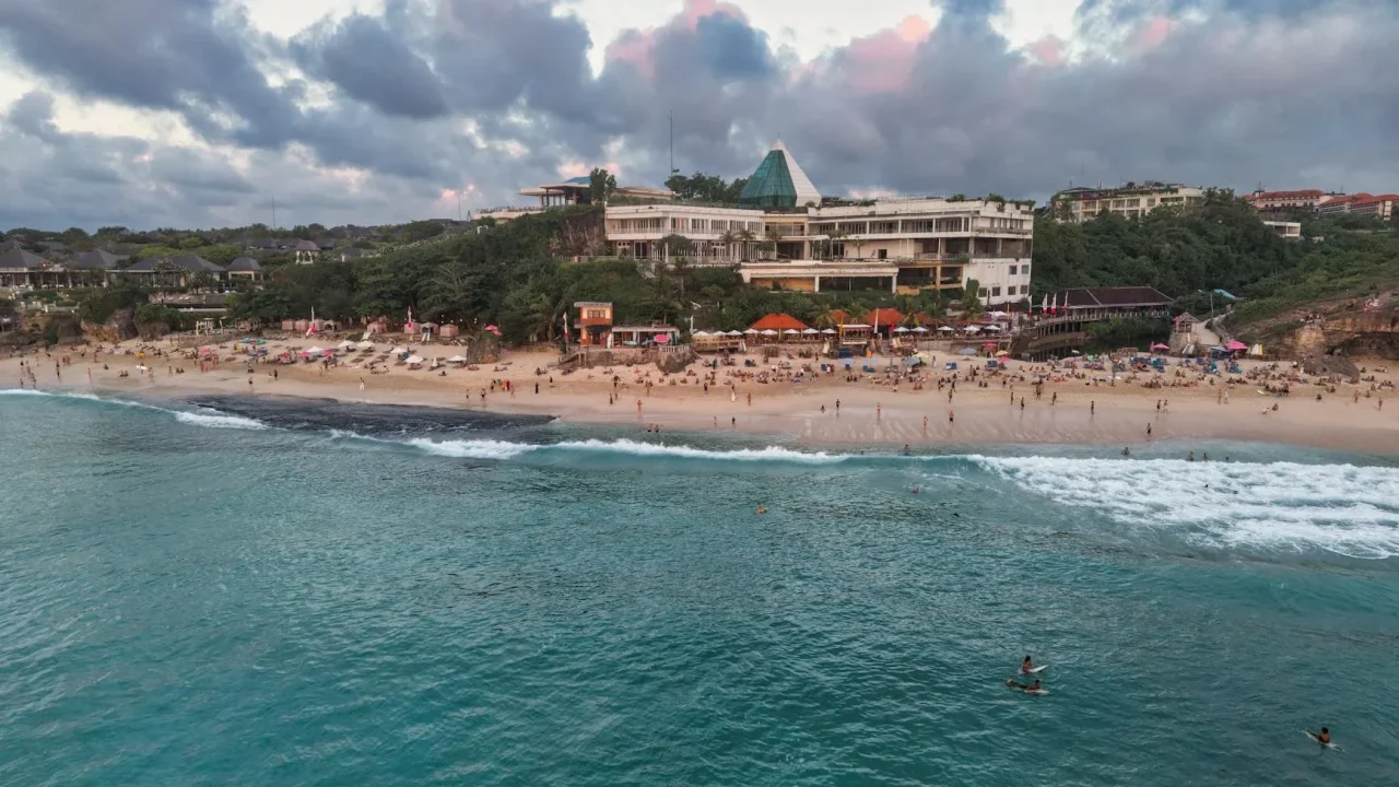 Smartphone Laptop Bali Beach