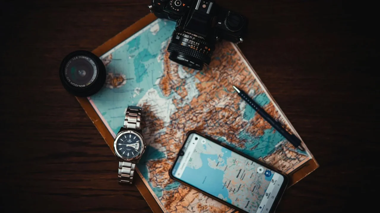 Smartphone Map Digital Watch