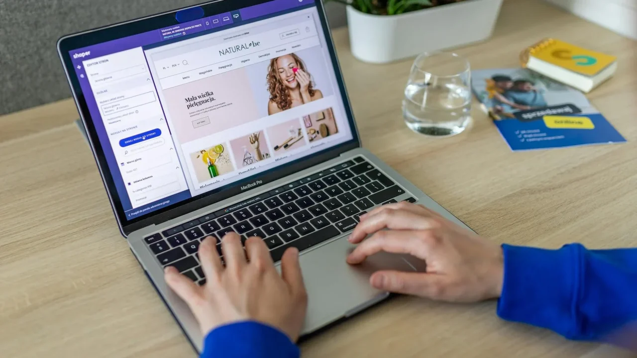 Laptop Website