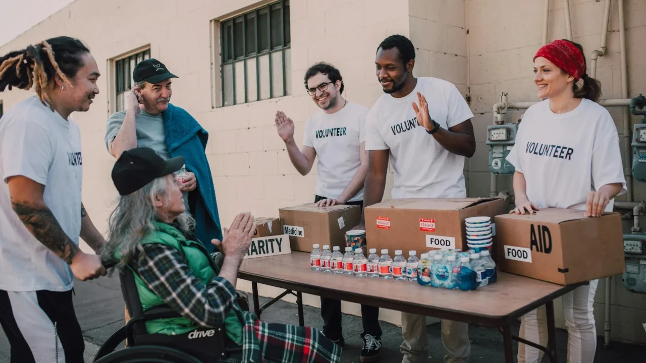 Volunteer Food Distribution